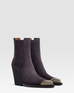 BOTIN ESTILO WESTERN DE ANTE CON PUNTERA METALICA