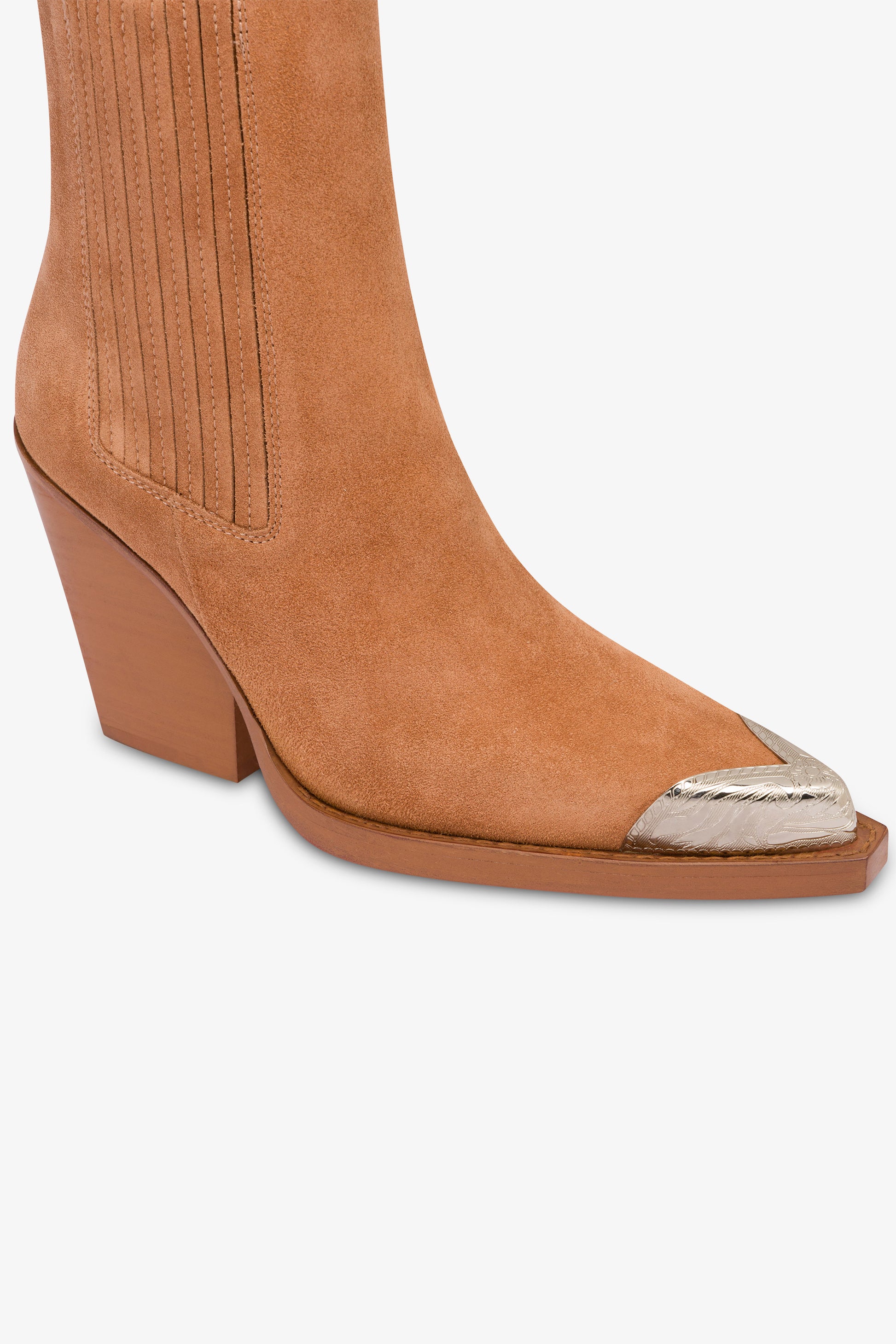 Boots in terracotta suede leather