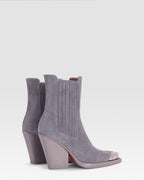 Slingbacks in denim-colored calf suede leather