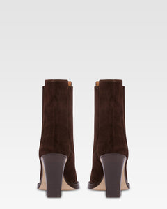 Suede texan ankle boot with metallic toe