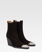 Pointed ankle boots in smooth off-black suede leather