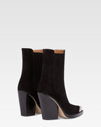 Pointed ankle boots in smooth off-black suede leather