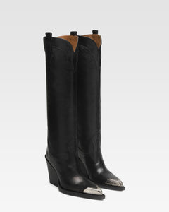 Stiefel aus schwarzem Leder mit Verzierung an der Schuhspitze