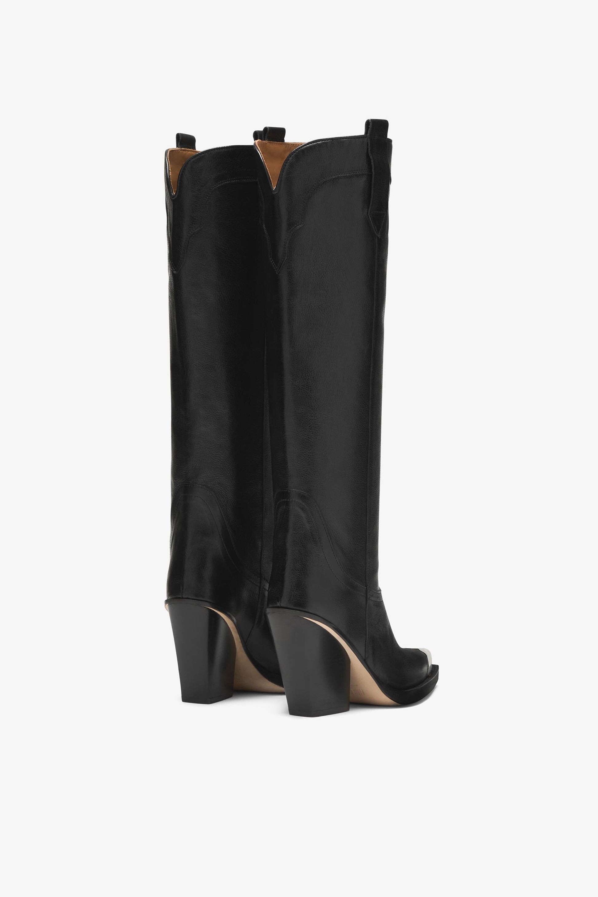 Bottes en cuir noir avec ornement sur le bout