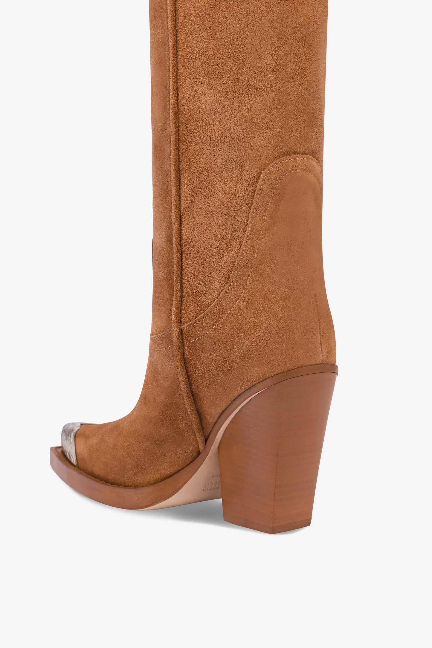 Boots in terracotta suede leather