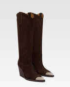 Pointed knee-high boots in smooth pepper suede leather