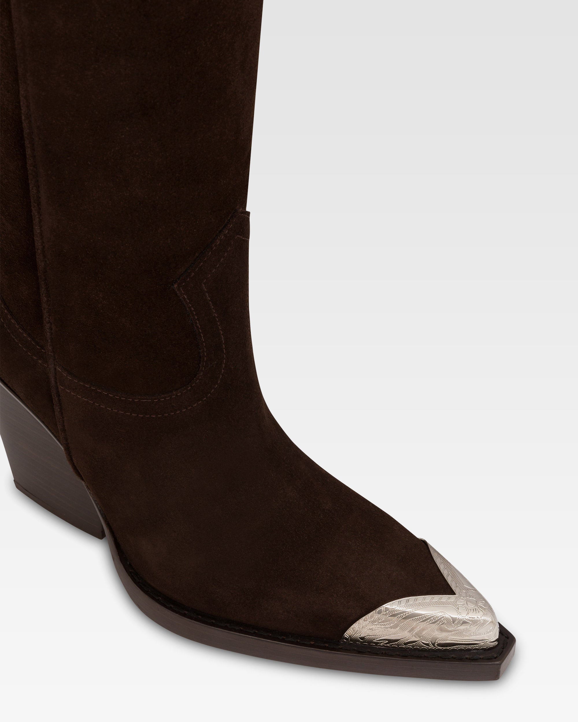 Pointed knee-high boots in smooth pepper suede leather