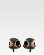 Mule in pelle nera a ragnetto