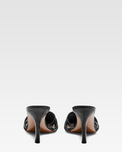 Mule in pelle nera a ragnetto