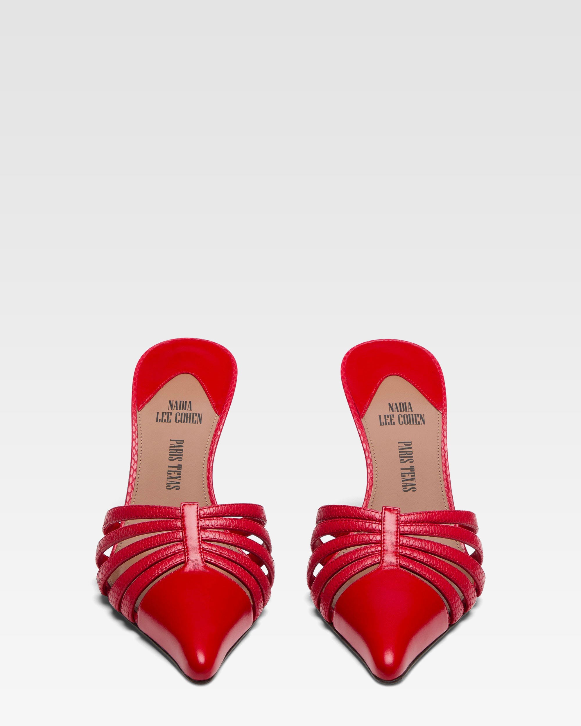 Mule in pelle rossa a ragnetto