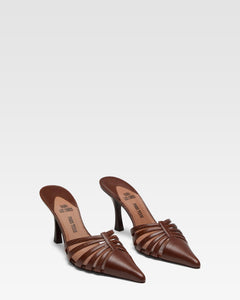 Mule in pelle marrone a ragnetto